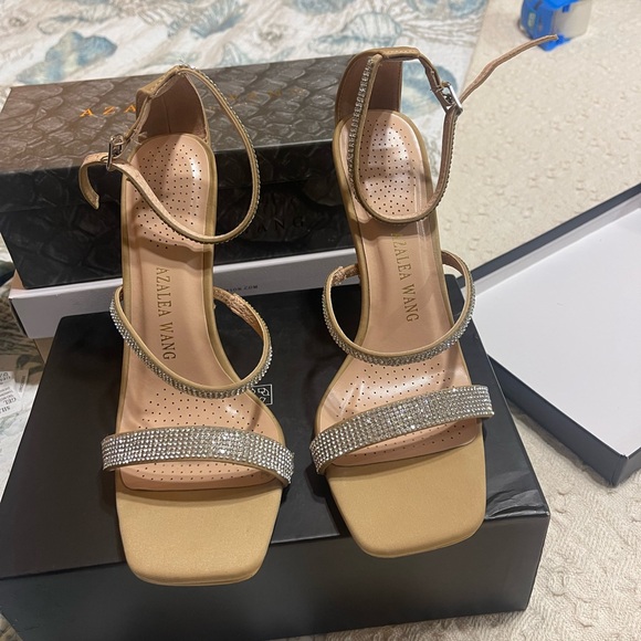 Azalea wang by AKIRA heels - Picture 3 of 4